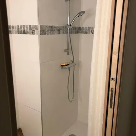 Le Regina 5p Parking Apartment *